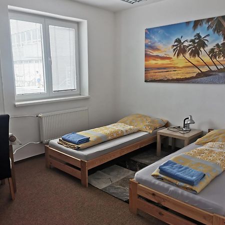 Living Bratislava By The Bus Station Hostel Exterior photo
