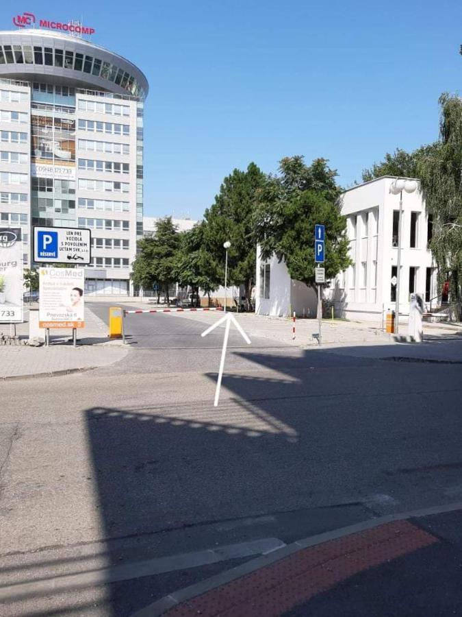 Living Bratislava By The Bus Station Hostel Exterior photo