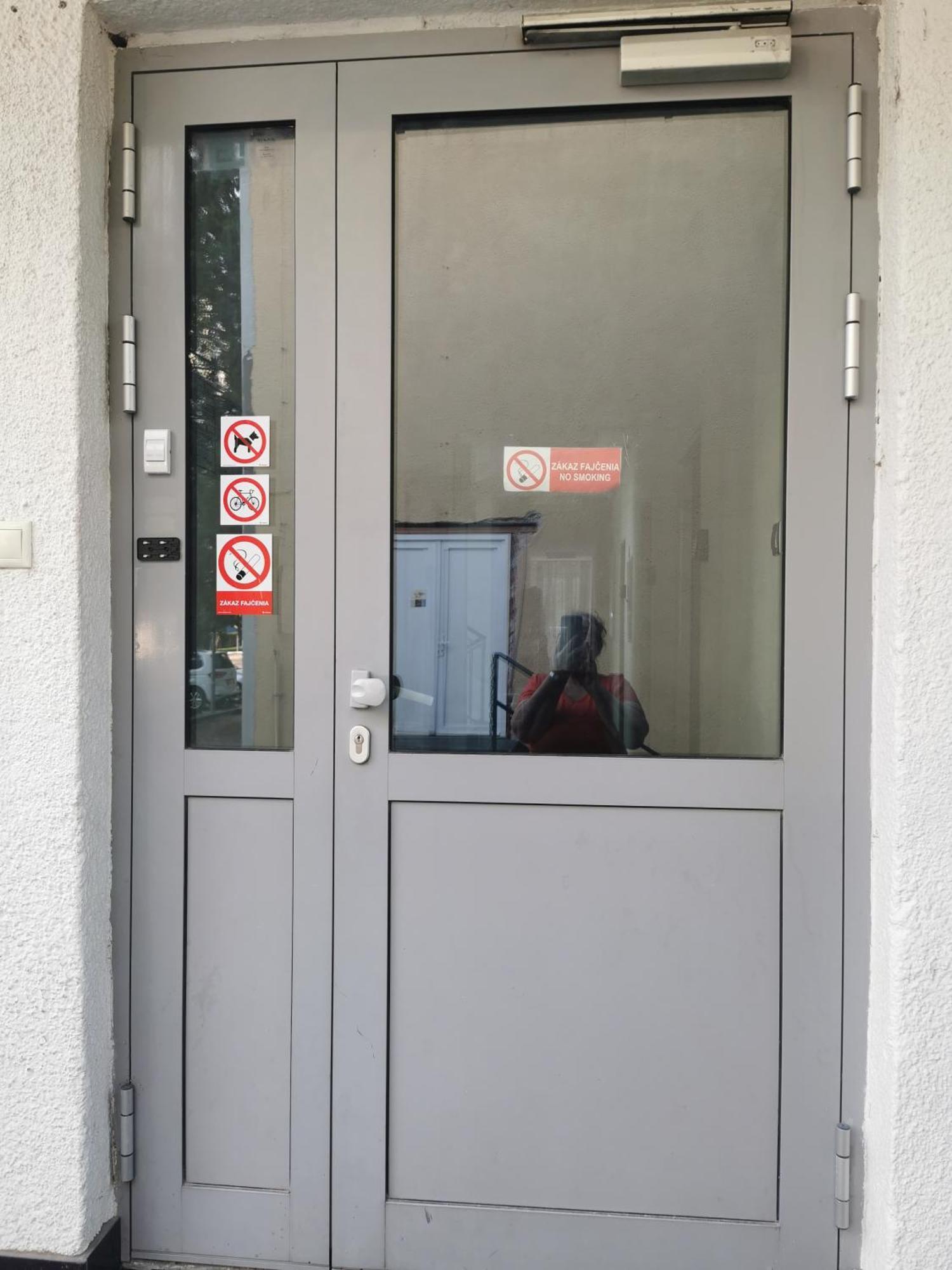Living Bratislava By The Bus Station Hostel Exterior photo